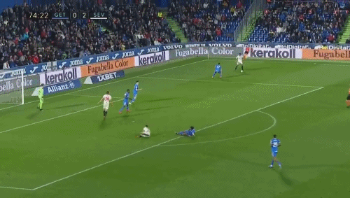 赫塔菲门前失利,错失夺取三分机会 赫塔菲门前失利,错失夺取三分机会