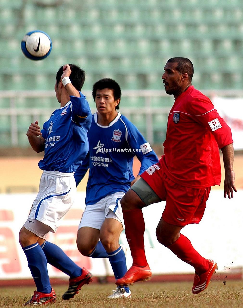 鹿岛鹿角后卫表现抢眼,助球队取得胜利 鹿岛鹿角后卫表现抢眼,助球队取得胜利