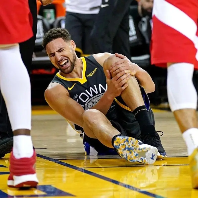 猛龙队新秀膝盖感到不适,需接受治疗 猛龙队新秀膝盖感到不适,需接受治疗